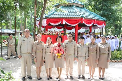 ผู้บริหารและบุคลากร สพม.มุกดาหาร เข้าร่วมพิธีถวายพานพุ่มดอกไม้ เนื่องในวันคล้ายวันพระราชสมภพสมเด็จพระศรีนครินทราบรมราชชนนี