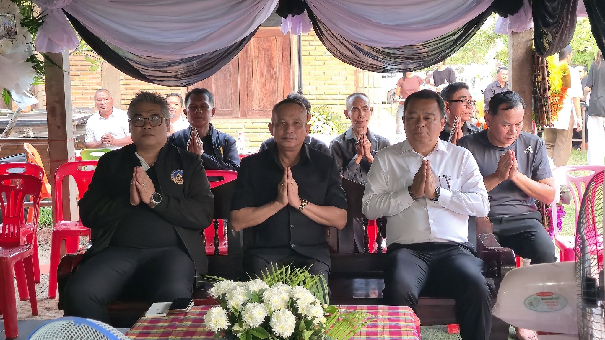 สพม.มุกดาหาร ร่วมพิธีสวดอภิธรรมและวางพวงหรีด แสดงความอาลัยต่อการจากไปของคุณแม่ทองศรี รุ่งเเสง