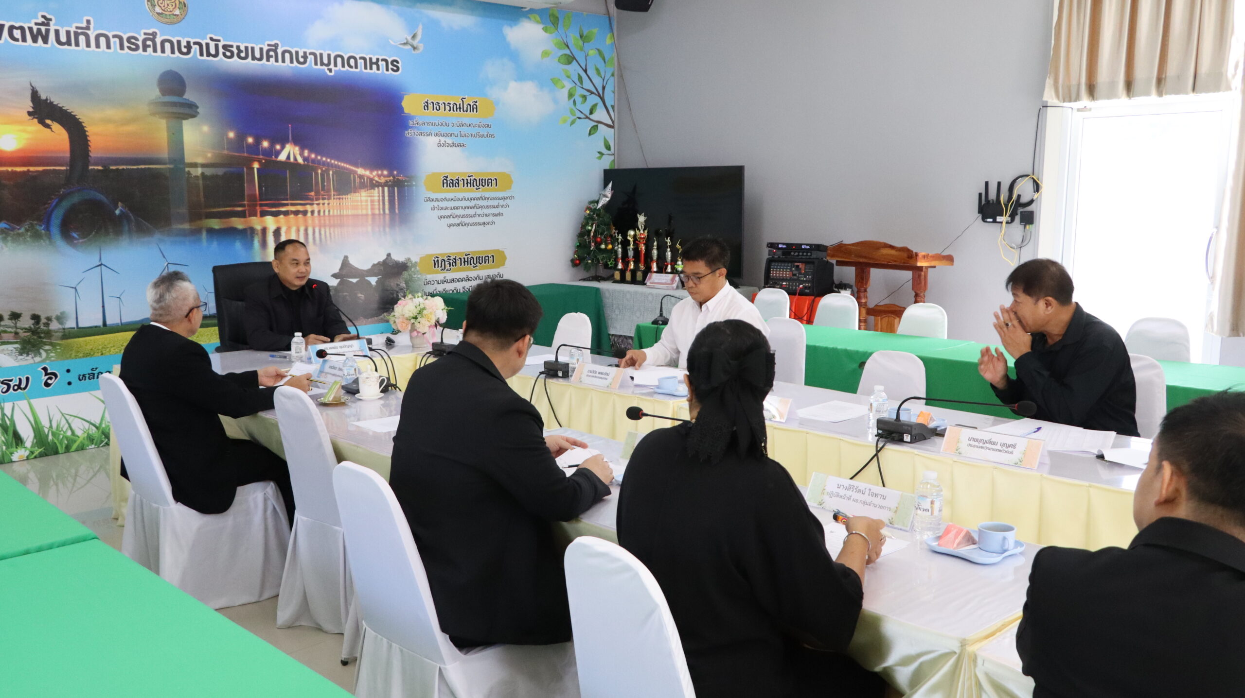 สพม.มุกดาหาร จัดประชุมการจ่ายเครื่องราชอิสริยาภรณ์ชั้นต่ำกว่าสายสะพาย และเหรียญจักรพรรดิมาลา ประจำปี 2568
