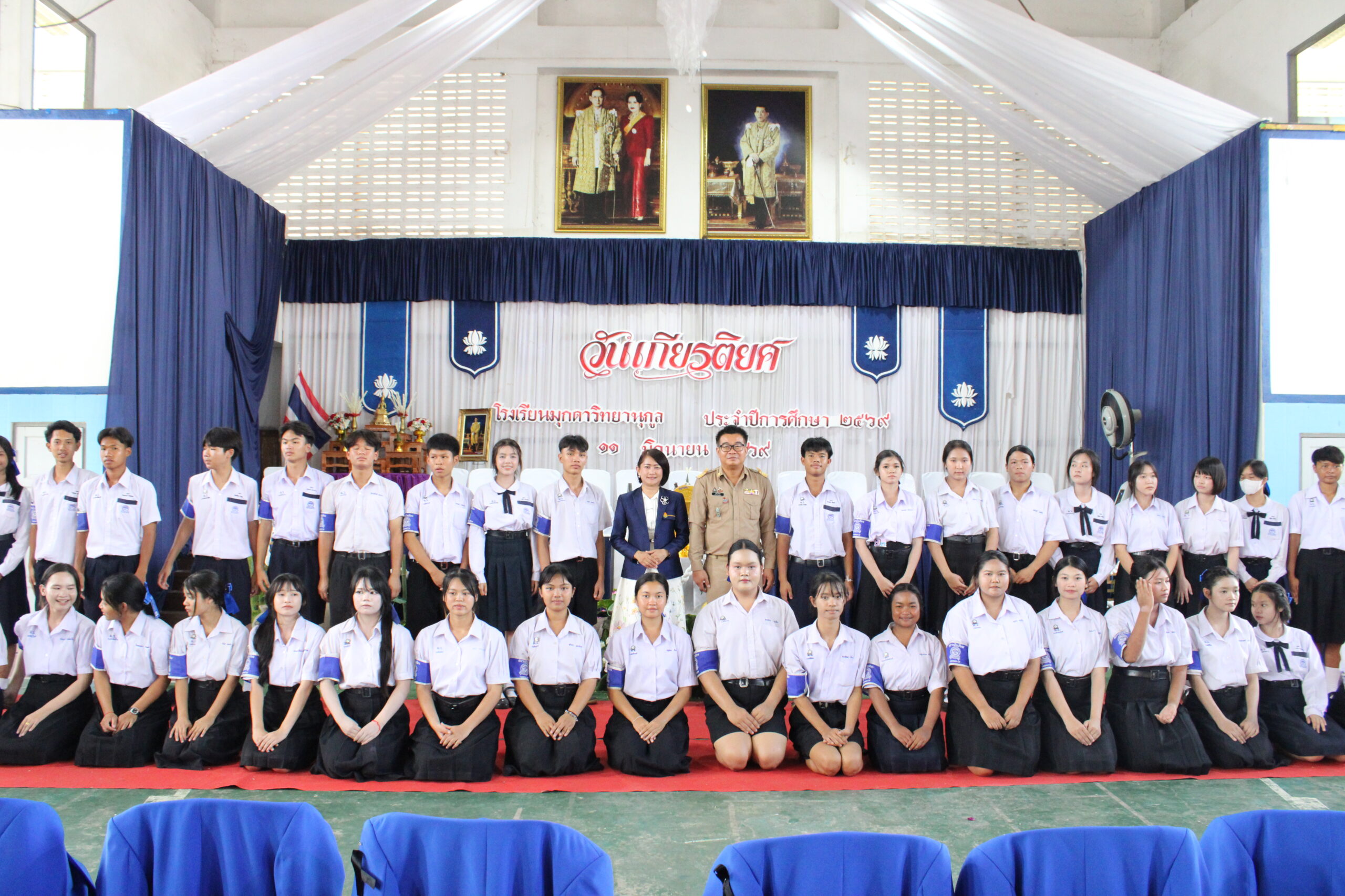 พิธีประดับเข็มตราประจำสถาบัน โรงเรียนมุกดาวิทยานุกูล ประจำปีการศึกษา 2569