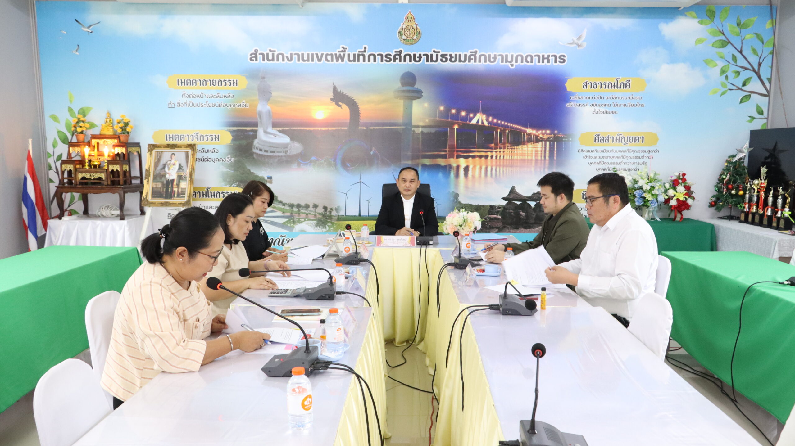 การประชุมคณะกรรมการแก้ไขปัญหาหนี้สินข้าราชการครูและบุคลากรทางการศึกษาระดับเขตพื้นที่การศึกษา (สถานีแก้หนี้ครู)