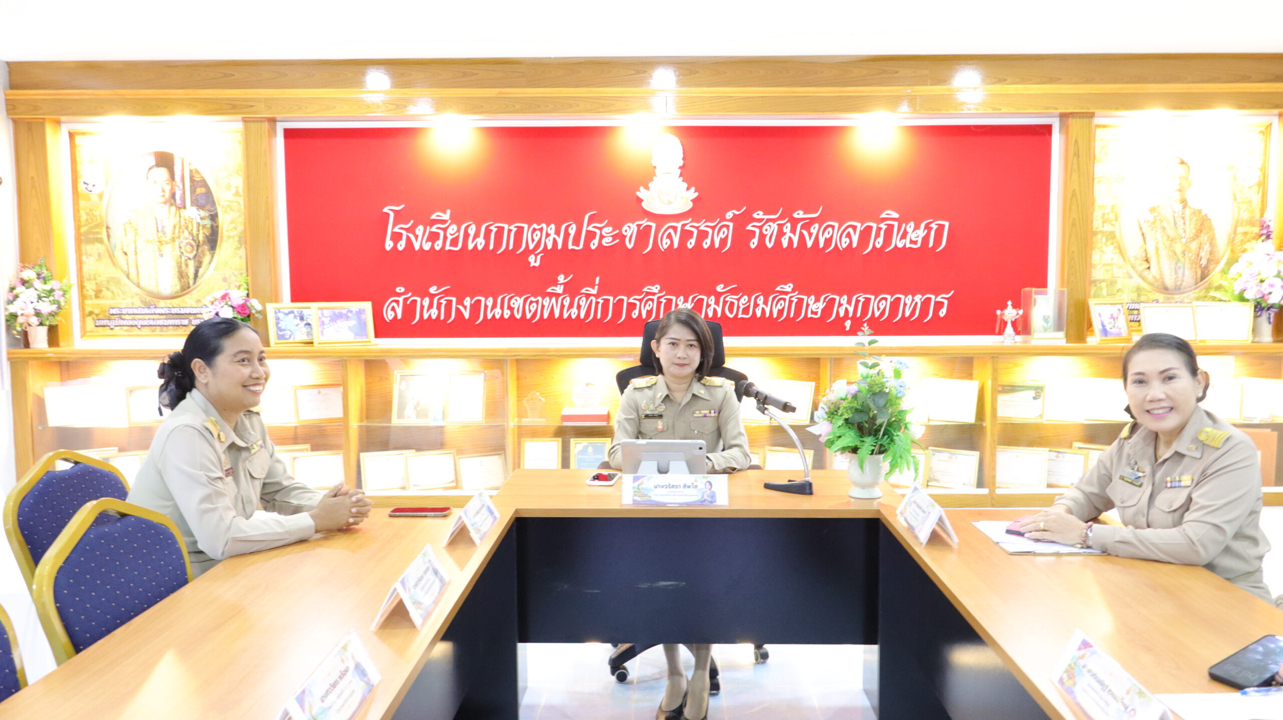 สพม.มุกดาหาร ลงพื้นที่นิเทศ ติดตามโรงเรียนพระราชดำริและโรงเรียนเฉลิมพระเกียรติ พร้อมขับเคลื่อนการพัฒนาความฉลาดรู้ด้านการอ่าน สื่อ และปัญญาประดิษฐ์ตามกรอบ PISA