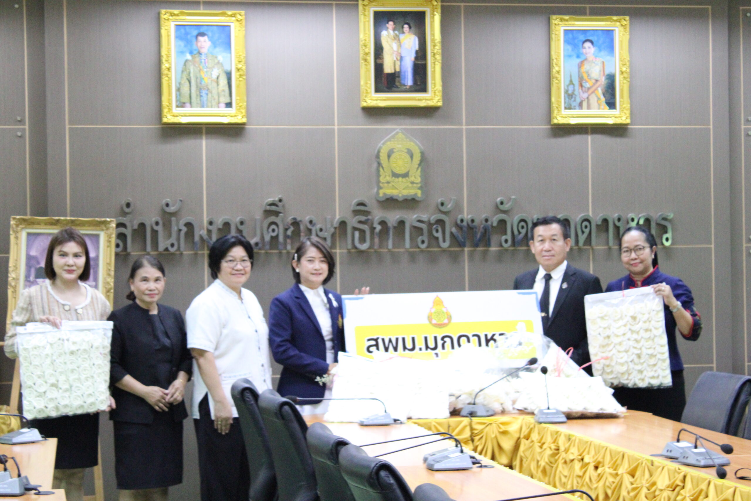 สพม.มุกดาหาร ร่วมกิจกรรมการจัดทำดอกไม้จันทน์ภายใต้โครงการสร้างและส่งเสริมความเป็นพลเมืองดีตามรอยพระยุคลบาท ด้านการศึกษาสู่การปฏิบัติ ประจำปีงบประมาณ พ.ศ. 2569